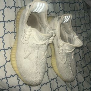 Yeezy 350 boost V2 cream originally 500$ used worn 200$ negotiable